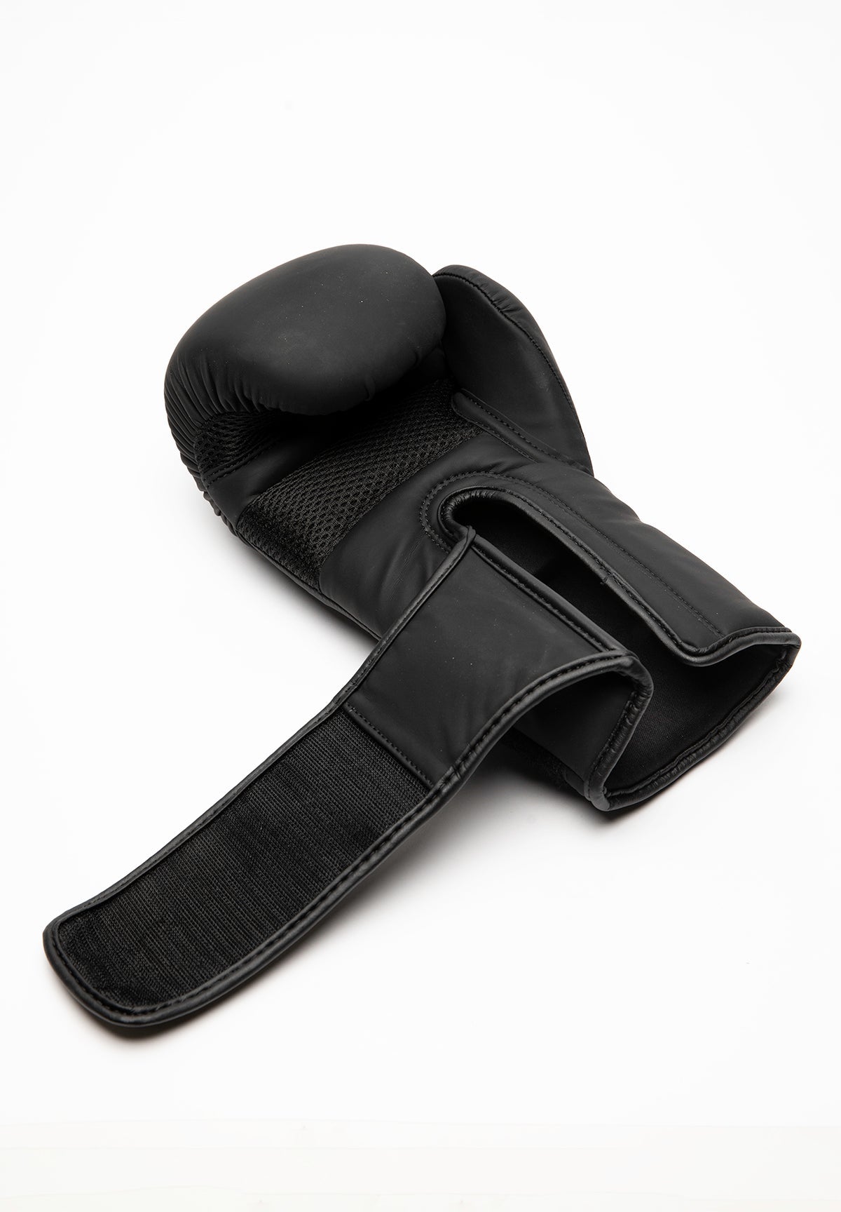 Gorilla Wear Kodiak Boxing Gloves - Black